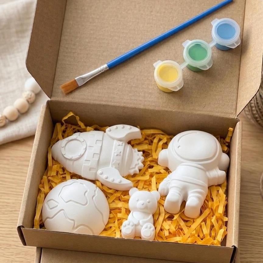 Paint Your Own Space Craft Kit — Kids Birthday Gift | Rocket, Astronaut & Planet, Paints & Brush